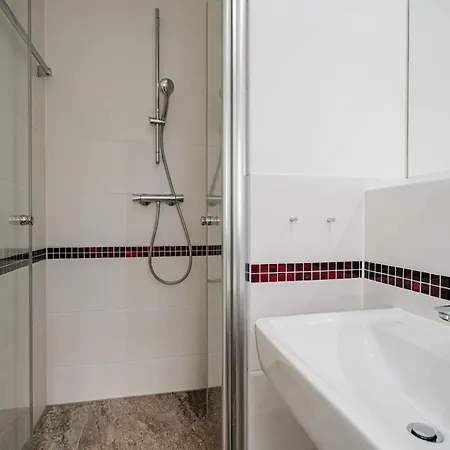 Seeduewel - App C08 アパート